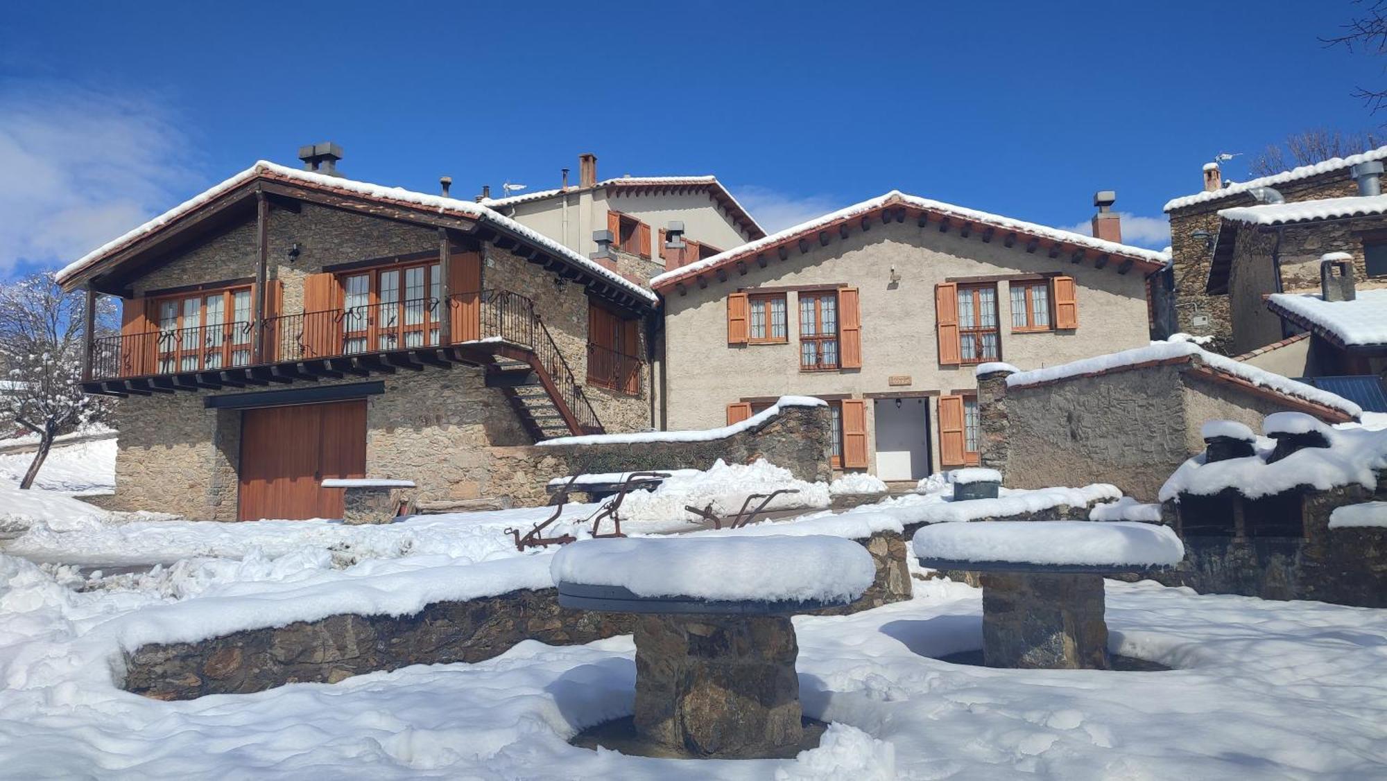 Can Tubau - Casa Rural - Apartaments Campelles Ngoại thất bức ảnh